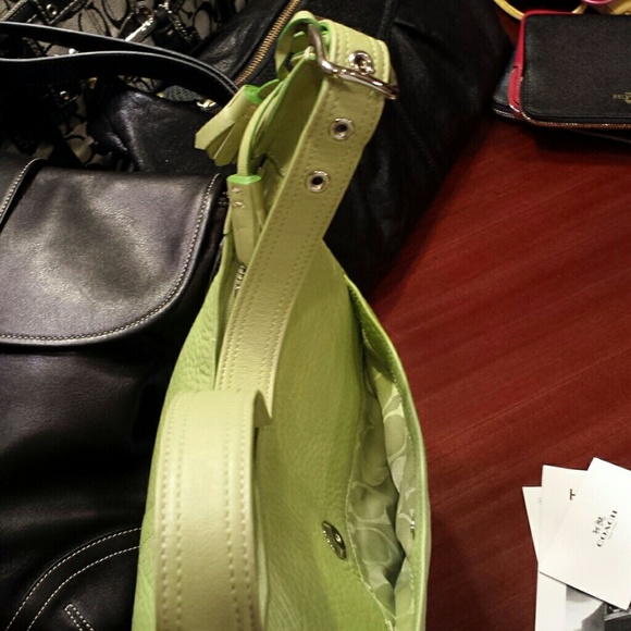 Coach Leather Green Shoulder Bag/Wristlet - Picture 4 of 8